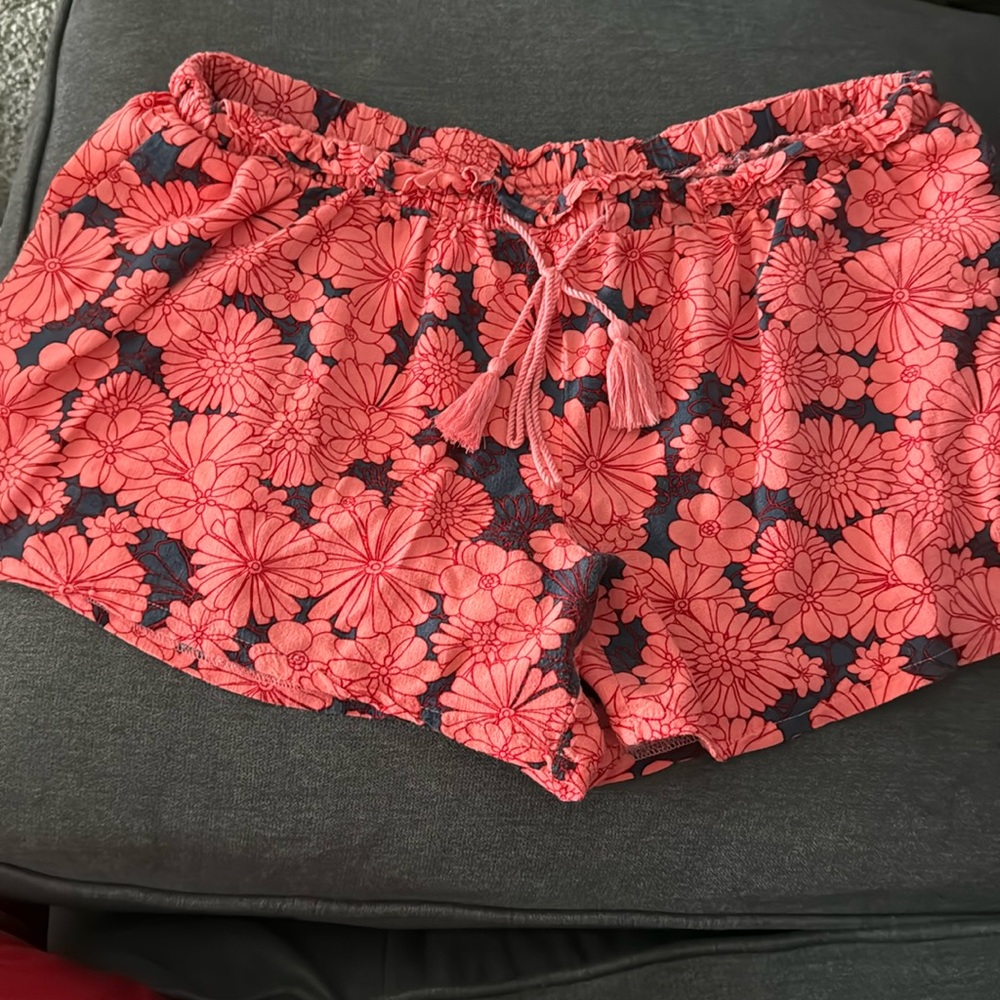 Isabel matenrity pink floral shorts